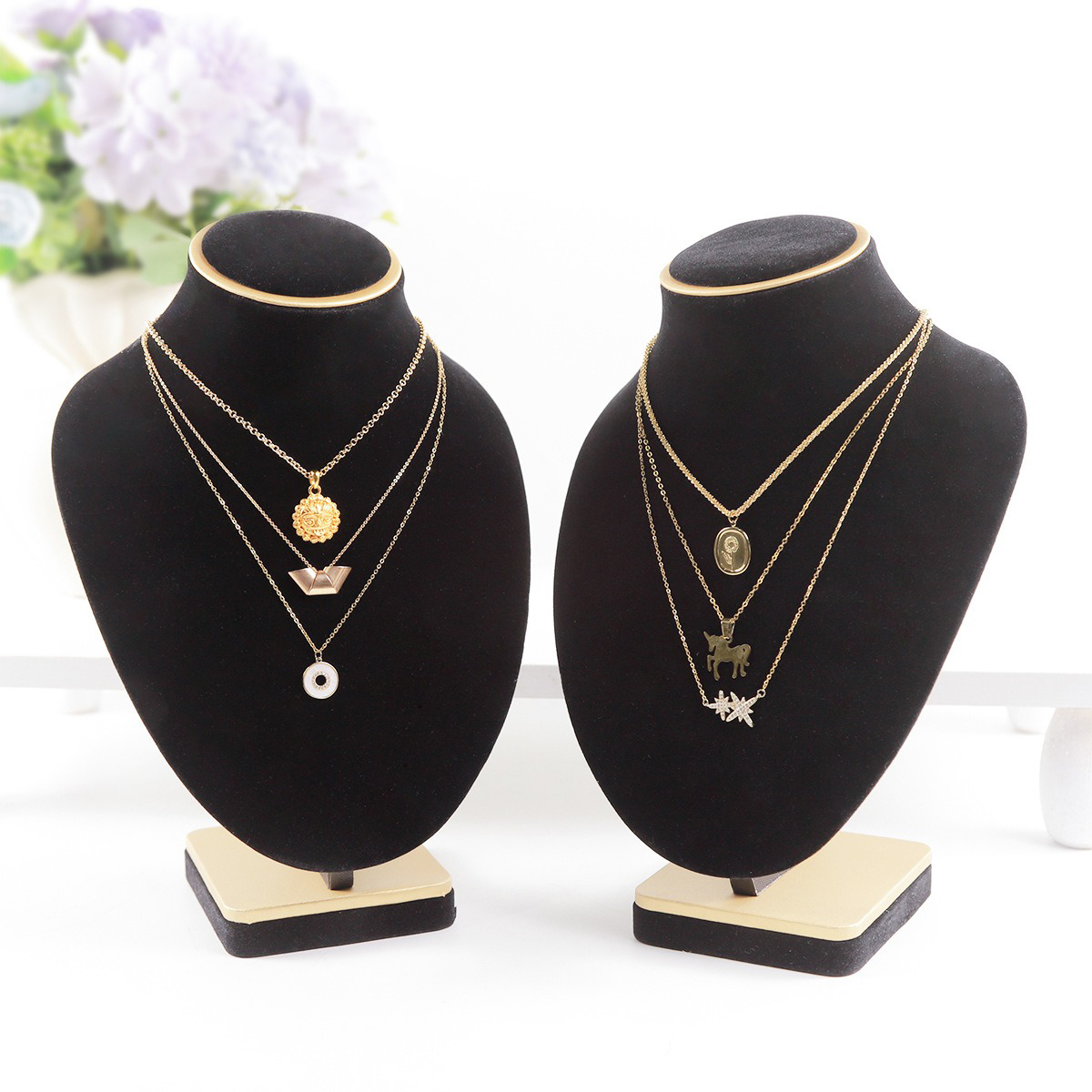 Body Jewelry In Store - Bustes de bijoux en velours noir,