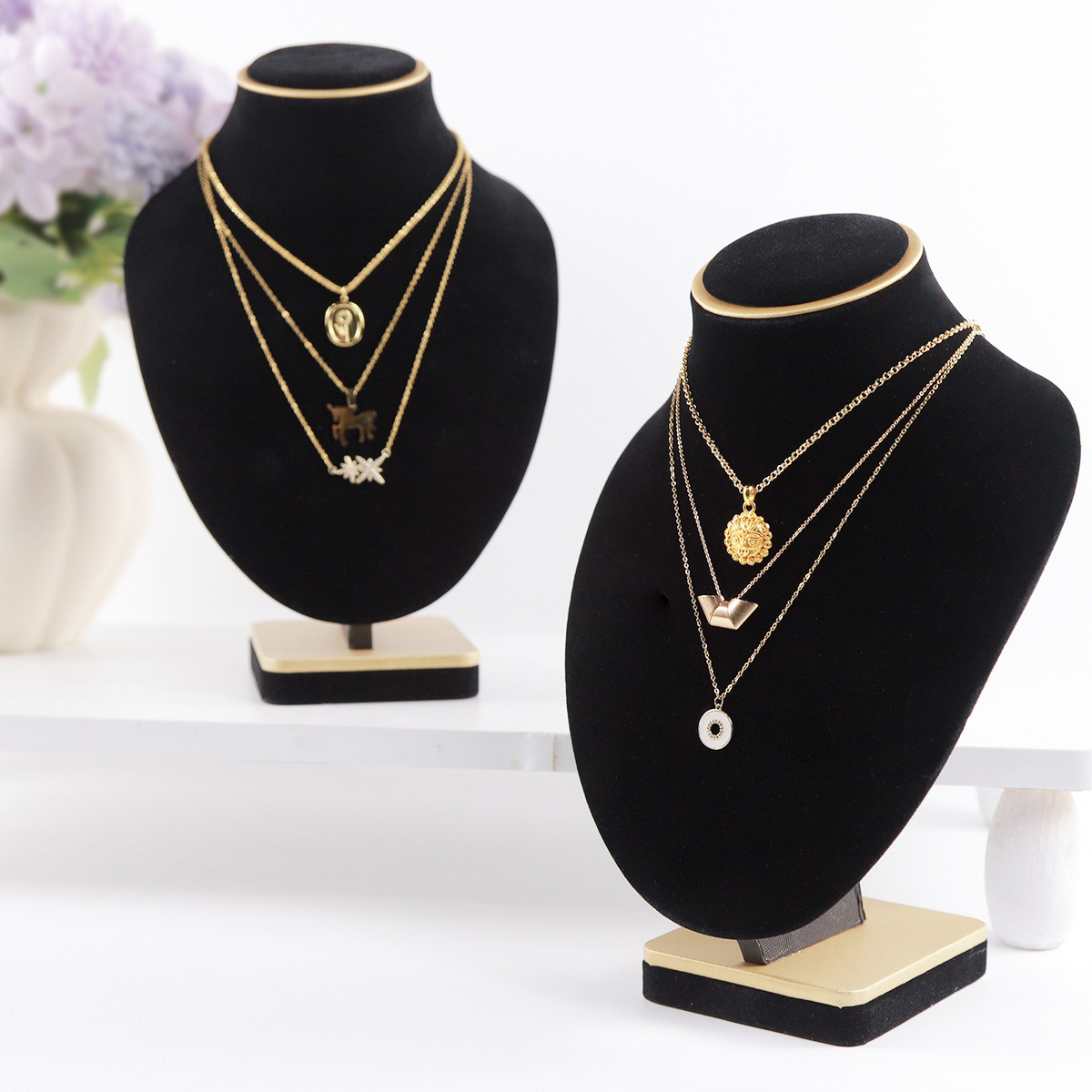 Bustes de bijoux en velours no - Body Jewelry In Store avis et prix