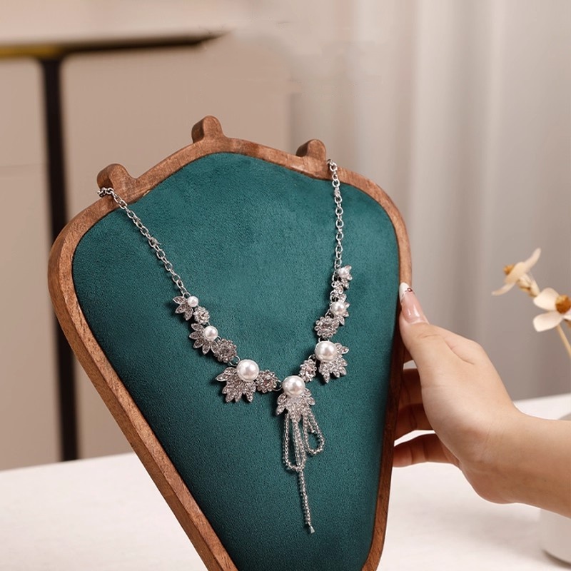 Présentoir à colliers en bois  - Body Jewelry In Store avis et prix